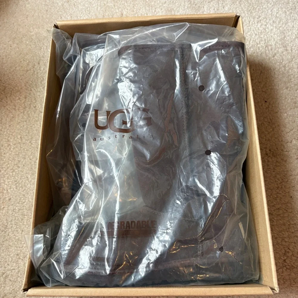 Kids UGG Australia Tall Boots Chocolate‎ Brown Suede Sheepskin Lined Size 2